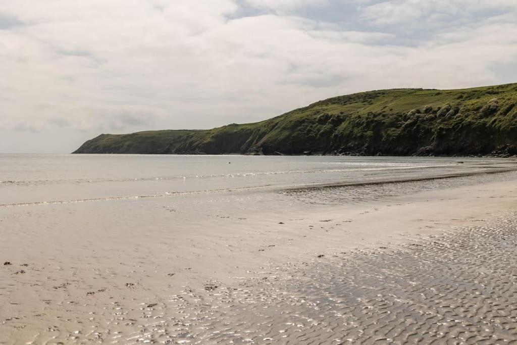 Plas Newydd With Swimming Pool, Fire Pit, And Log Fires Villa Rhiw Eksteriør bilde