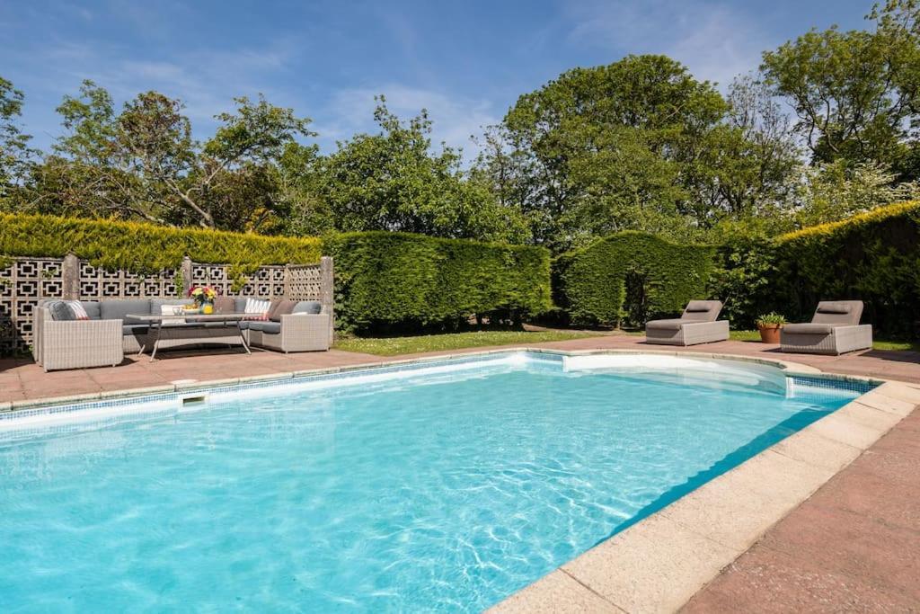 Plas Newydd With Swimming Pool, Fire Pit, And Log Fires Villa Rhiw Eksteriør bilde