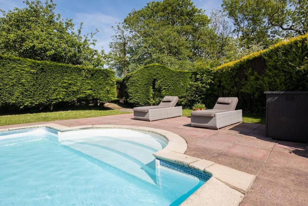 Plas Newydd With Swimming Pool, Fire Pit, And Log Fires Villa Rhiw Eksteriør bilde