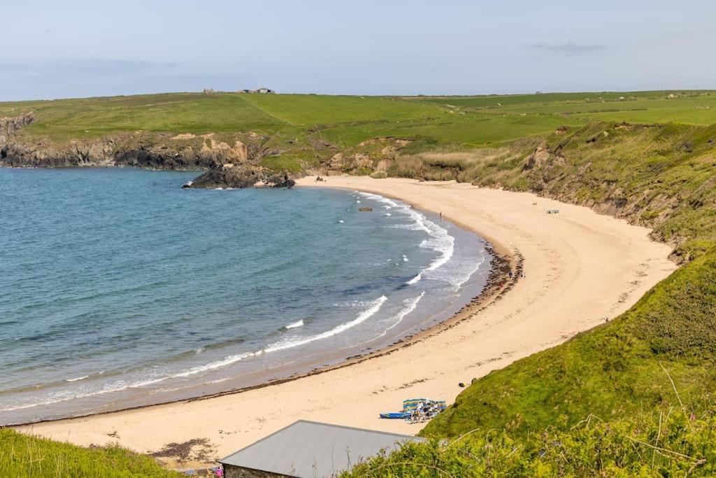 Plas Newydd With Swimming Pool, Fire Pit, And Log Fires Villa Rhiw Eksteriør bilde