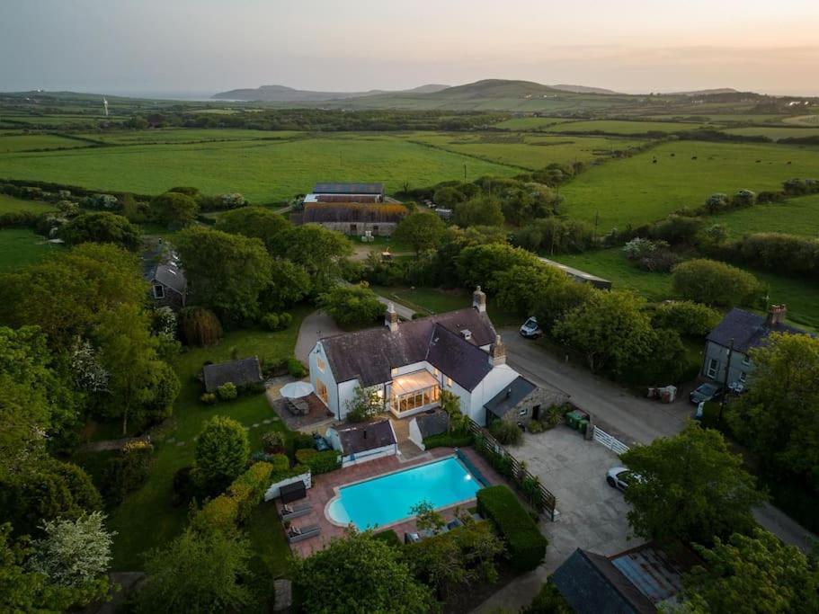 Plas Newydd With Swimming Pool, Fire Pit, And Log Fires Villa Rhiw Eksteriør bilde